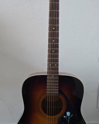 Chitarra acustica yamaha