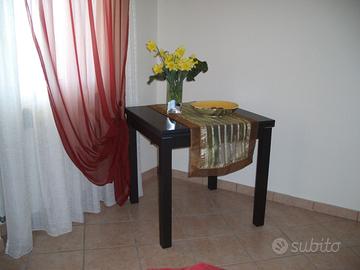 Tavolo in legno massiccio