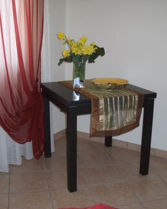 Tavolo in legno massiccio