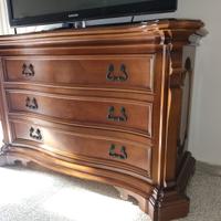 Comò e 2 comodini in noce massello