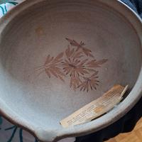 set saliera e tegame terracotta e piatto decorato 