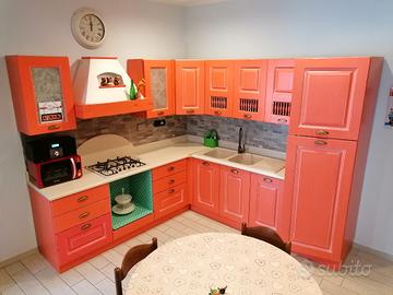 Cucina stile country color corallo