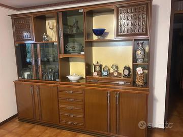 Mobile in legno e cristalliera