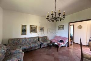 Villa di 280 m² con 5 locali e box auto a Città di