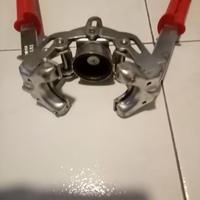 Tappatrice per tappi a corona