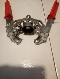 Tappatrice per tappi a corona