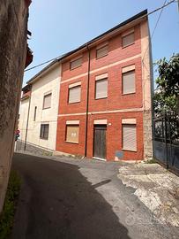 Arbus - Ampia indipendente balconata e terrazzata