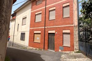 Arbus - Ampia indipendente balconata e terrazzata