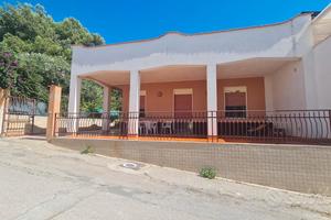 Triscina "villetta a pochi passi dal mare