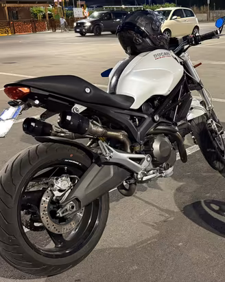 Ducati Monster 696
