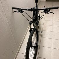 bicicletta  mtb cube