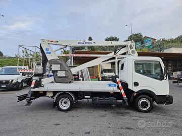 Nissan NT400 Cabstar Piattaforma aerea autoca...