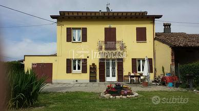 SOLUZIONE INDIPENDENTE CON GIARDINO IMMERSA NEL VE