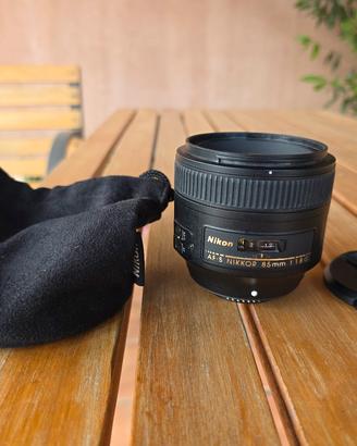 Nikon AF-S 85mm f/1.8 G