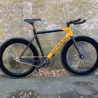 Bicicletta scatto fisso