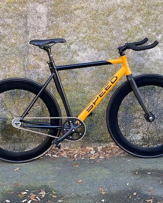 Bicicletta scatto fisso