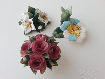 N° 3 oggetti in ceramica stile Capodimonte