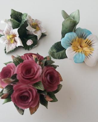 N° 3 oggetti in ceramica stile Capodimonte