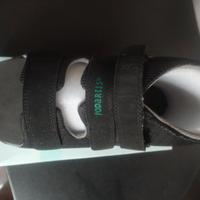 Scarpa sanitaria per operati di alluce valgo