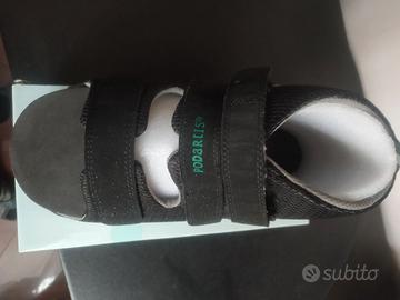 Scarpa sanitaria per operati di alluce valgo