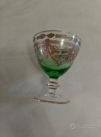 Calice antico in vetro verde con decori dorati