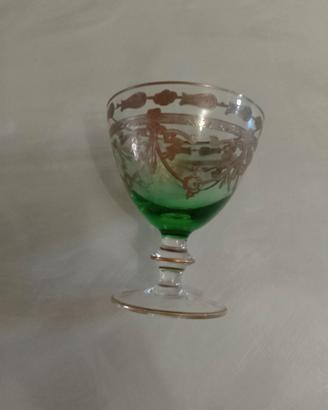 Calice antico in vetro verde con decori dorati