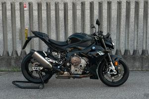 BMW S1000 R 2023, 4000km, M carbon pack Akrapovic