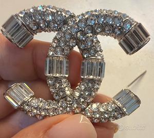 Chanel spilla