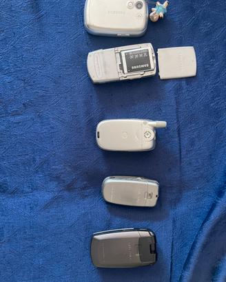 VECCHI TELEFONI SAMSUNG E MOTOROLA