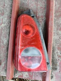 fanale posteriore sinistro Opel agila