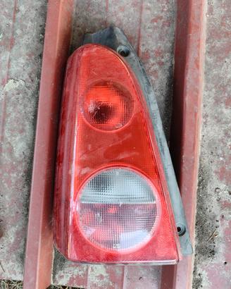 fanale posteriore sinistro Opel agila