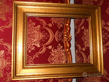 Pregiata cornice in mogano massello