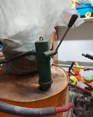 pompa a mano per fusti olio