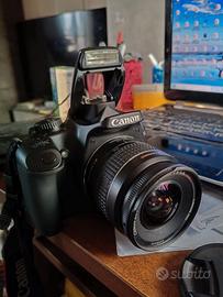 Canon EOS 1000d kit con 8200 scatti