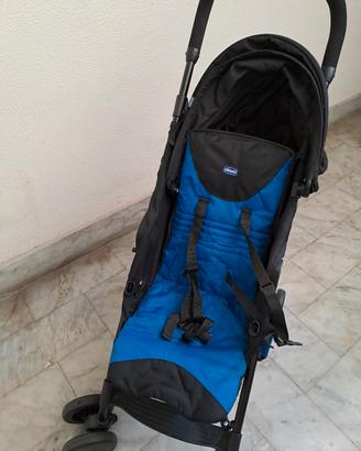 Passeggino Echo Chicco 
blu con manicotto