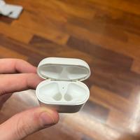 Base di ricarica airpods in omaggio cuffie