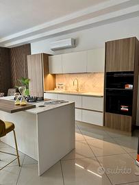 CUCINA CON ISOLA