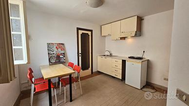 X ditte e lavoratori in centro 2 posti letto