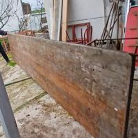 Tavolo in legno.