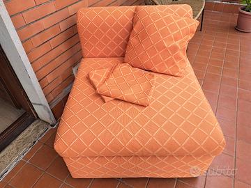 Poltrona Usata Color Arancio con Set di Cuscineria
