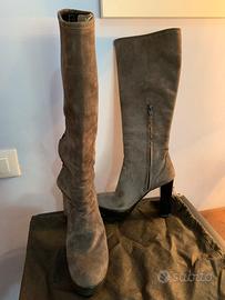 Stivali alti in camoscio marca Hogan