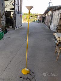 Lampada da terra di FONTANA ARTE