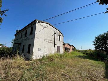 Casa indipendente di 280 m² con 5 locali e box aut