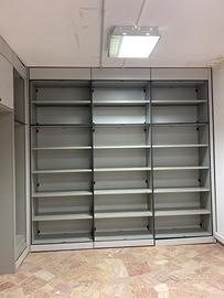 Pareti attrezzate con 7 ripiani