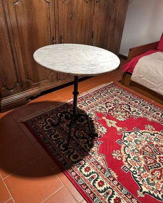 Tavolino con piano in marmo bianco