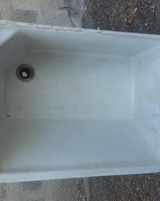 Lavatoio capiente per lavanderia o esterni