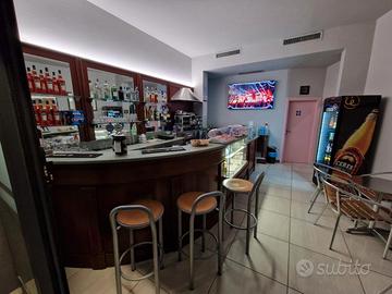 Storica agenzia scommesse con angolo bar