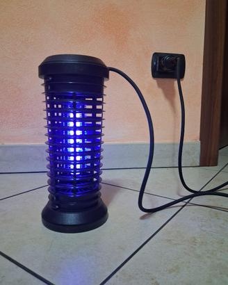 Lampada anti zanzare