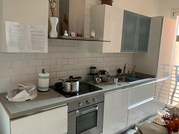 Cucina 330 cm con piano in okite