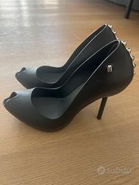 Deccoltè Melissa con borchie